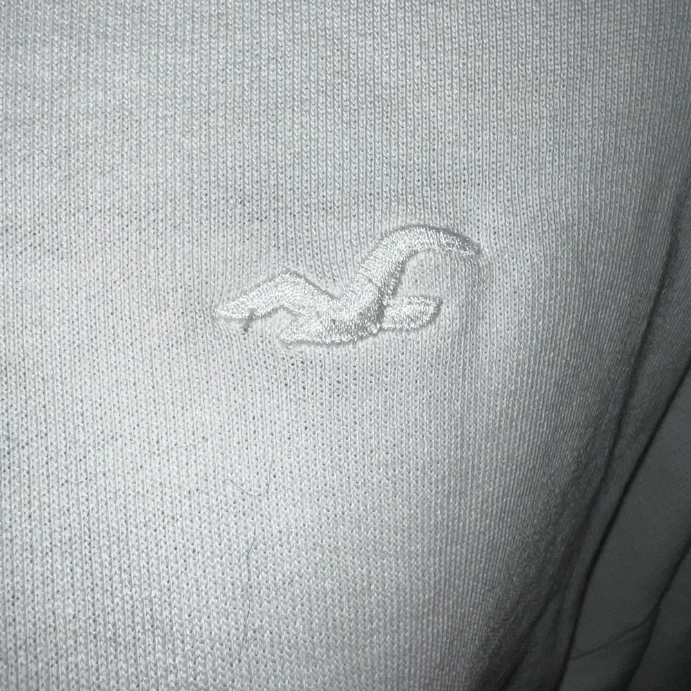 Hollister Full Zip Cropped Eyelet Hood Hoodie - Picture 5 of 11